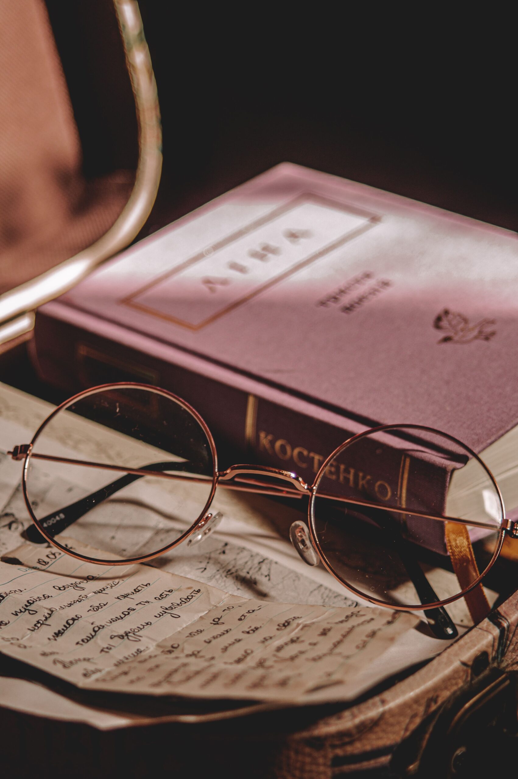 Read more about the article Od pomysłu do bestsellera. Jak napisać dobrą powieść krok po kroku