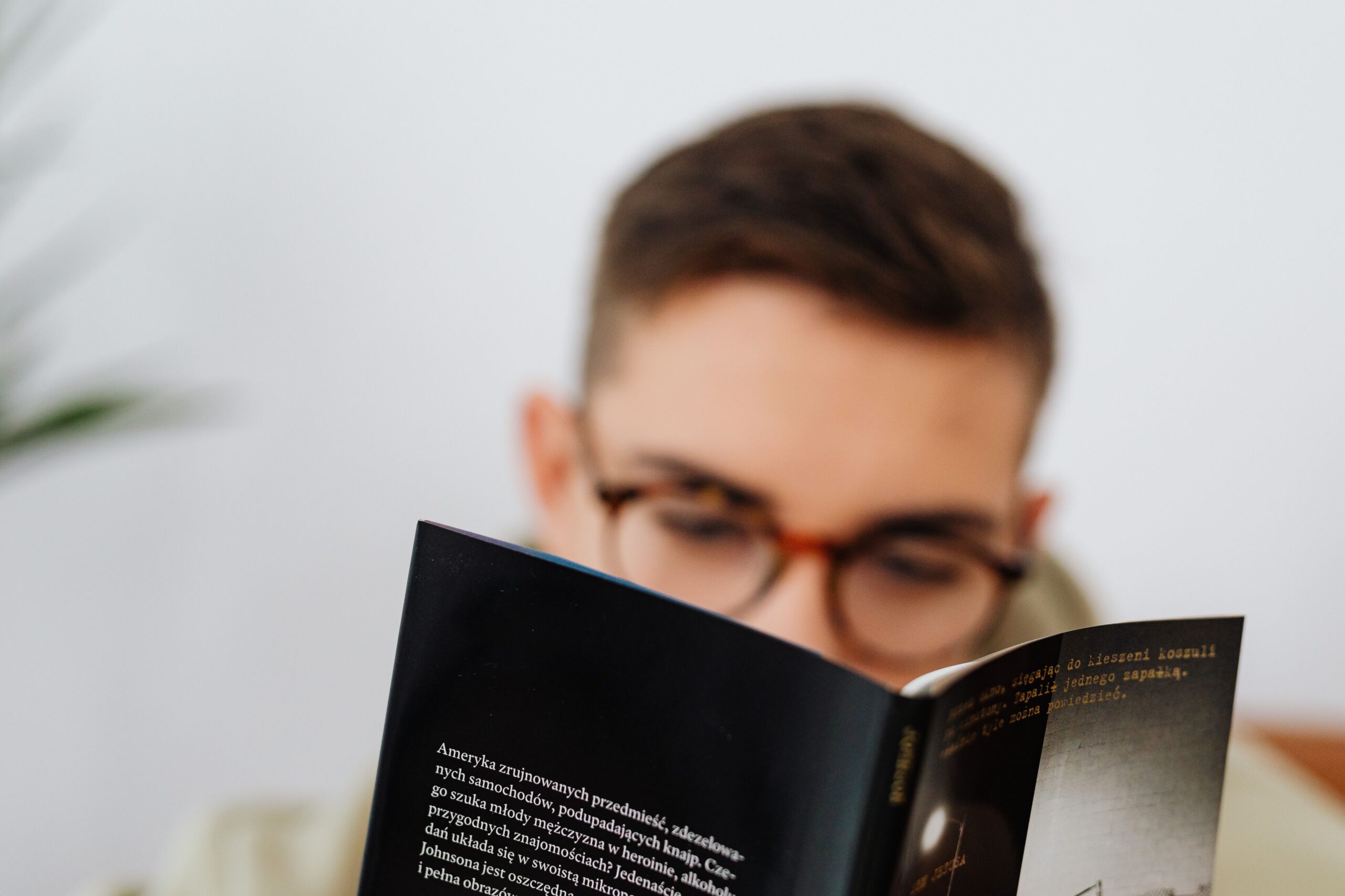Read more about the article Najczęstsze błędy językowe i stylistyczne, które dyskwalifikują tekst w wydawnictwie